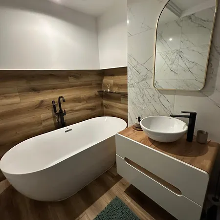 Katerina - Mona Luxury *